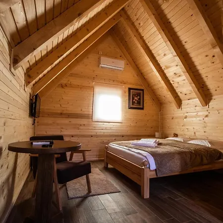 Babino Brdo 汽车旅馆 4*
